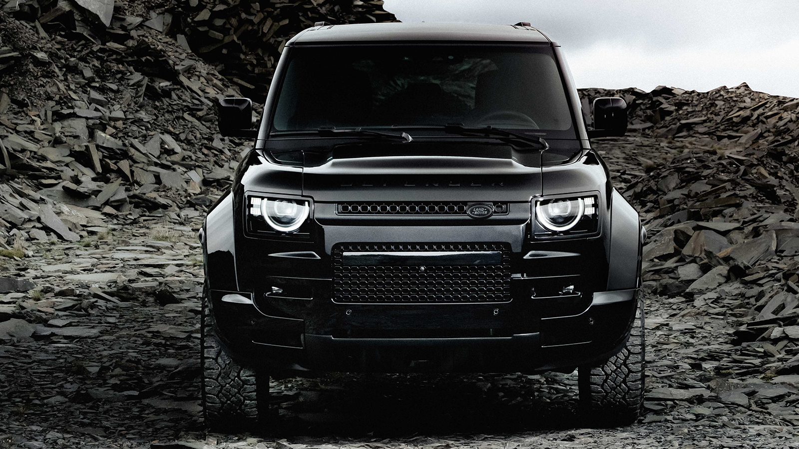 Το Defender Octa τα έβαψε μαύρα στη νέα έκδοση Black